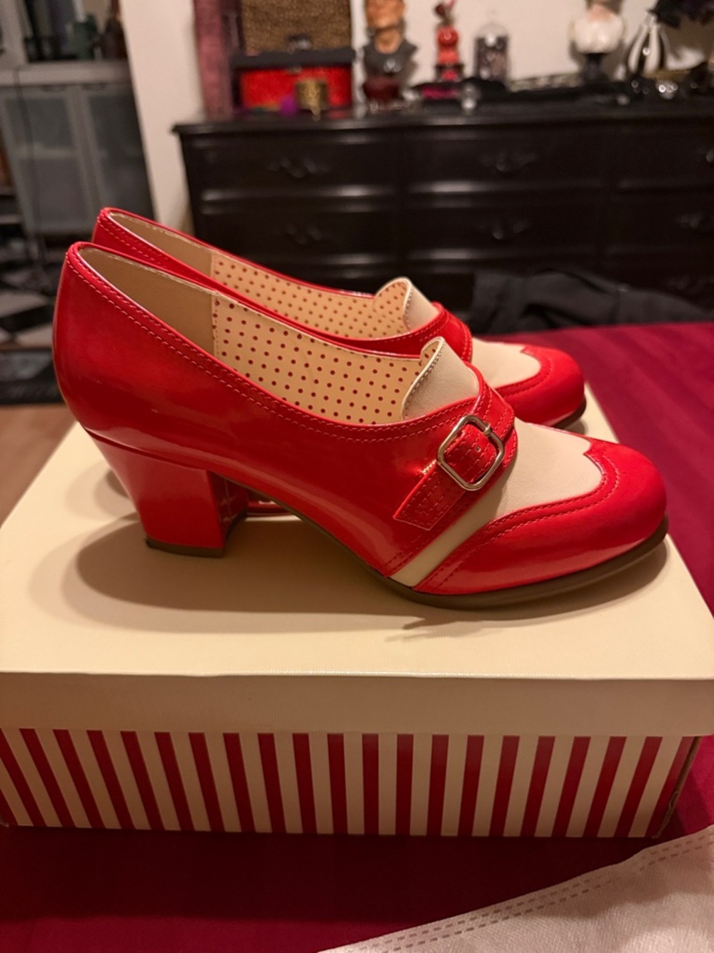 B.A.I.T. Footwear Retro Red Two-Tone Mary Jane Pumps with Buckle vintage style - Picture 8 of 10